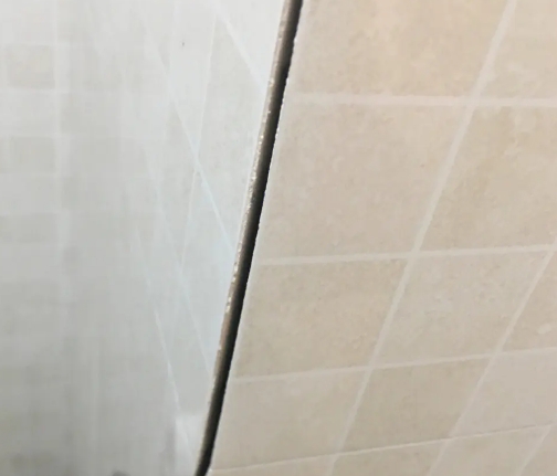 荆州瓷砖空鼓维修公司分享阳台瓷砖脱落的修复过程可以分为以下几个步骤